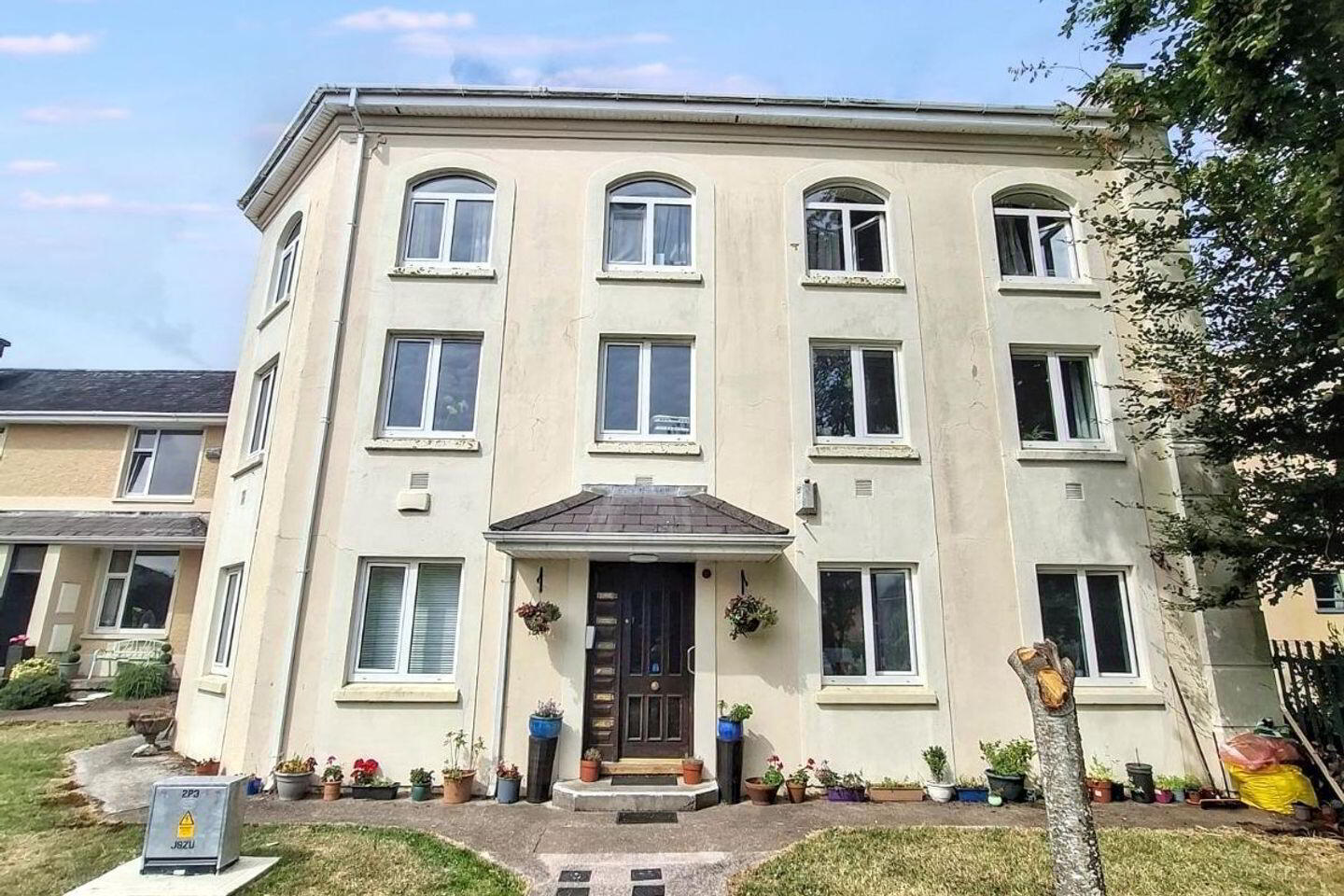 8 Victoria Court 2 of 4