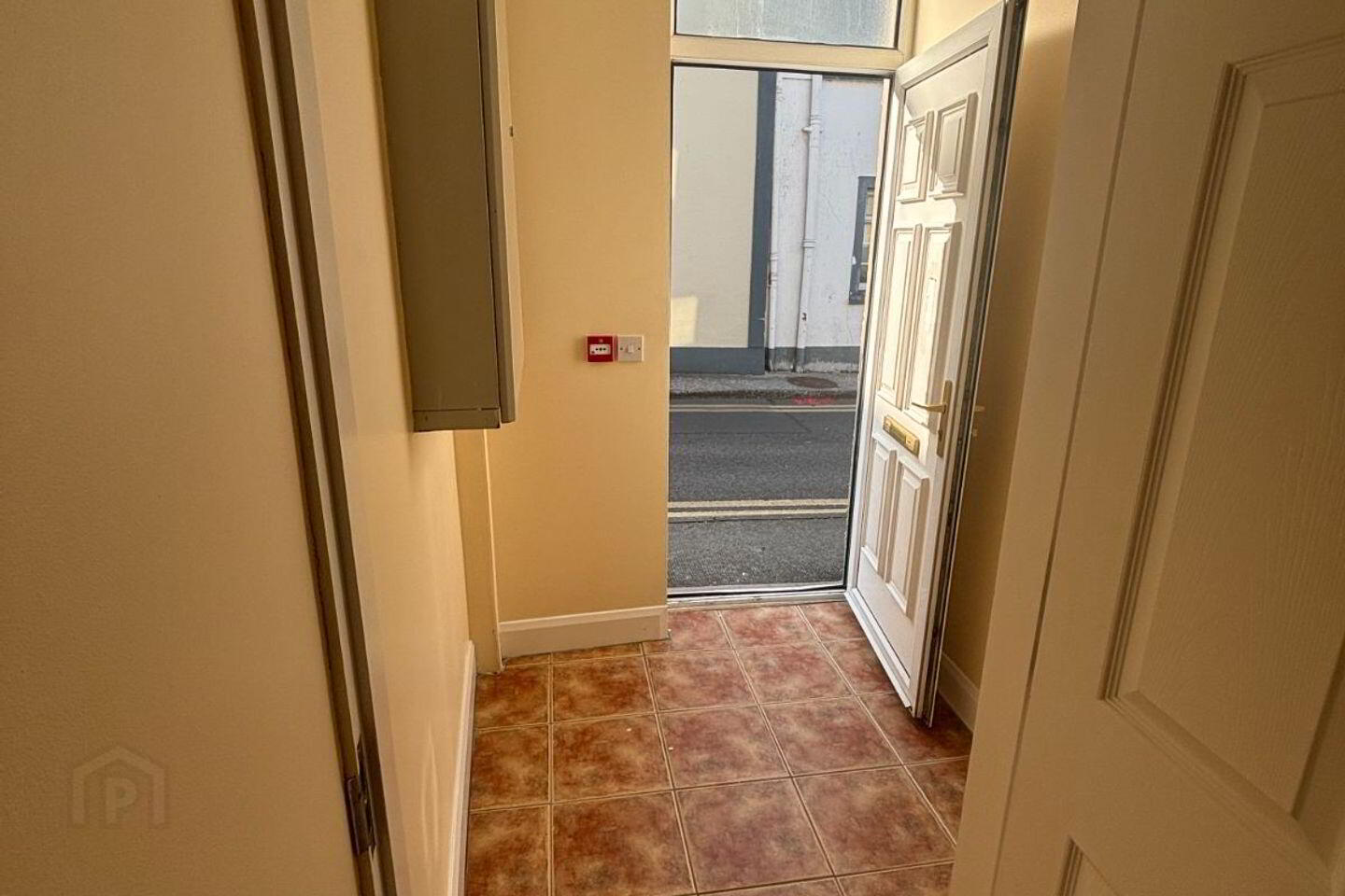Apartment 1 Circular Road 4 of 4