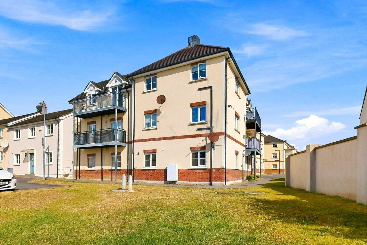 14 Brackenwood Lane 1 of 6