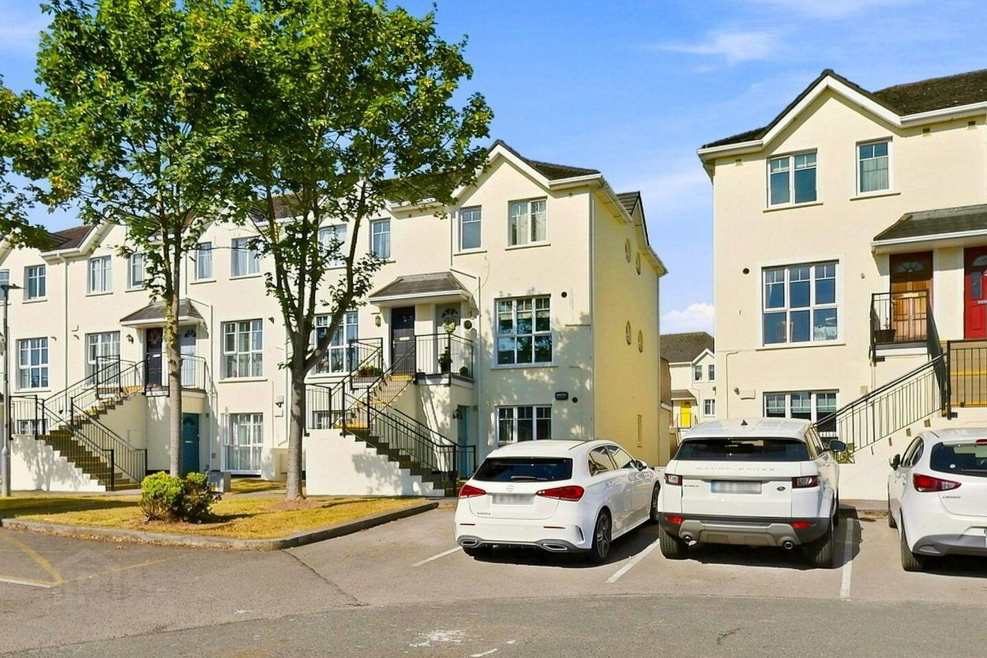25 Holywell Manor 1 of 6