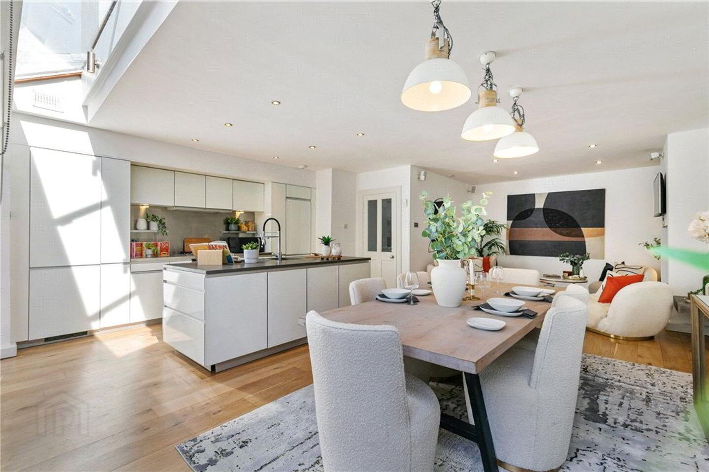 Cove Villa, 1A Lower Albert Road 3 of 26