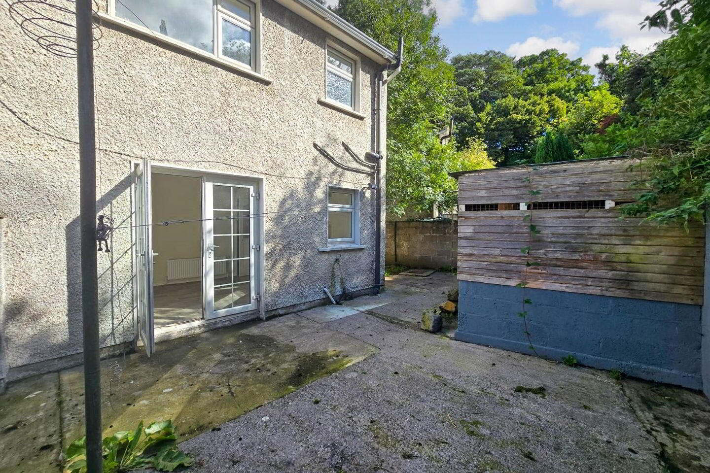 4 Riverside Crescent 16 of 17