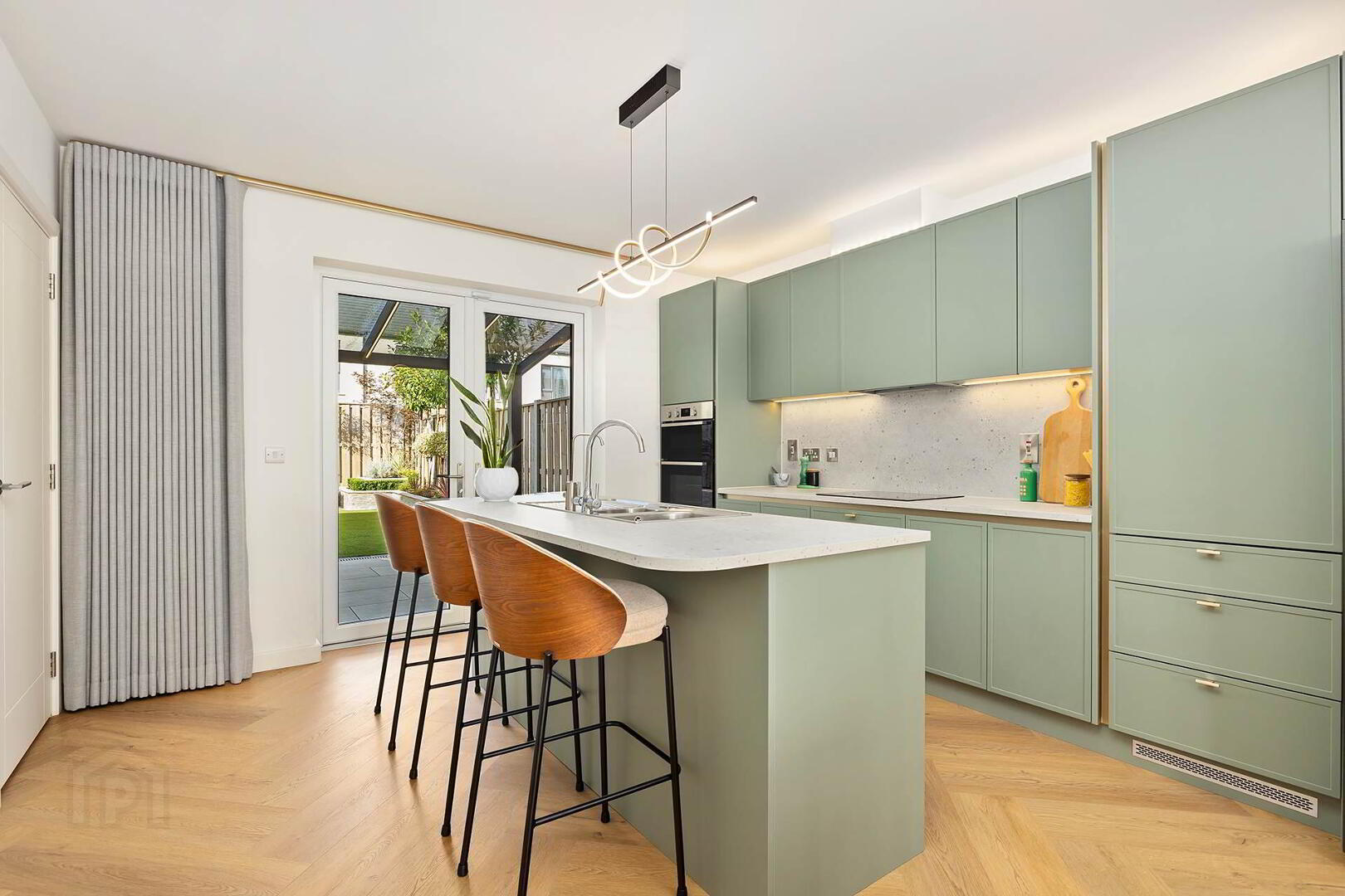 7 Redford Park View 2 of 36