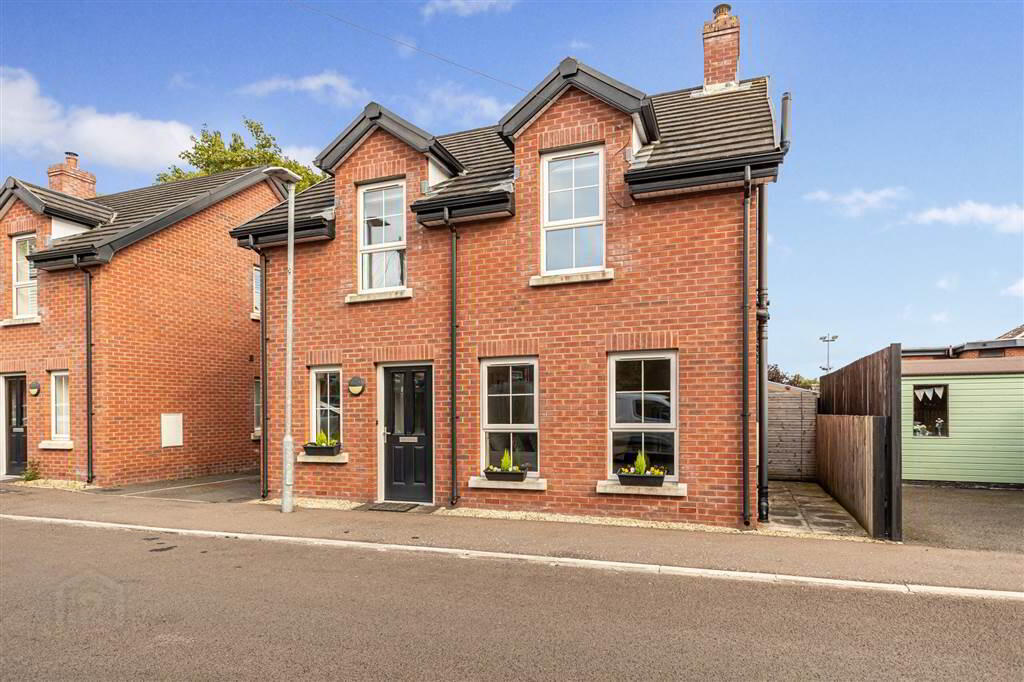 2a Llewellyn Drive 2 of 28