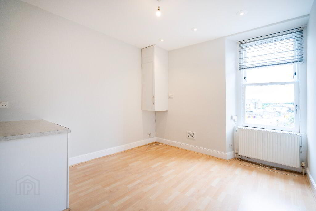 15 Halmyre Street 1 of 14