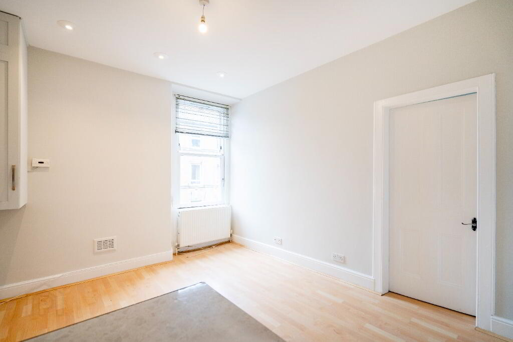 15 Halmyre Street 2 of 14