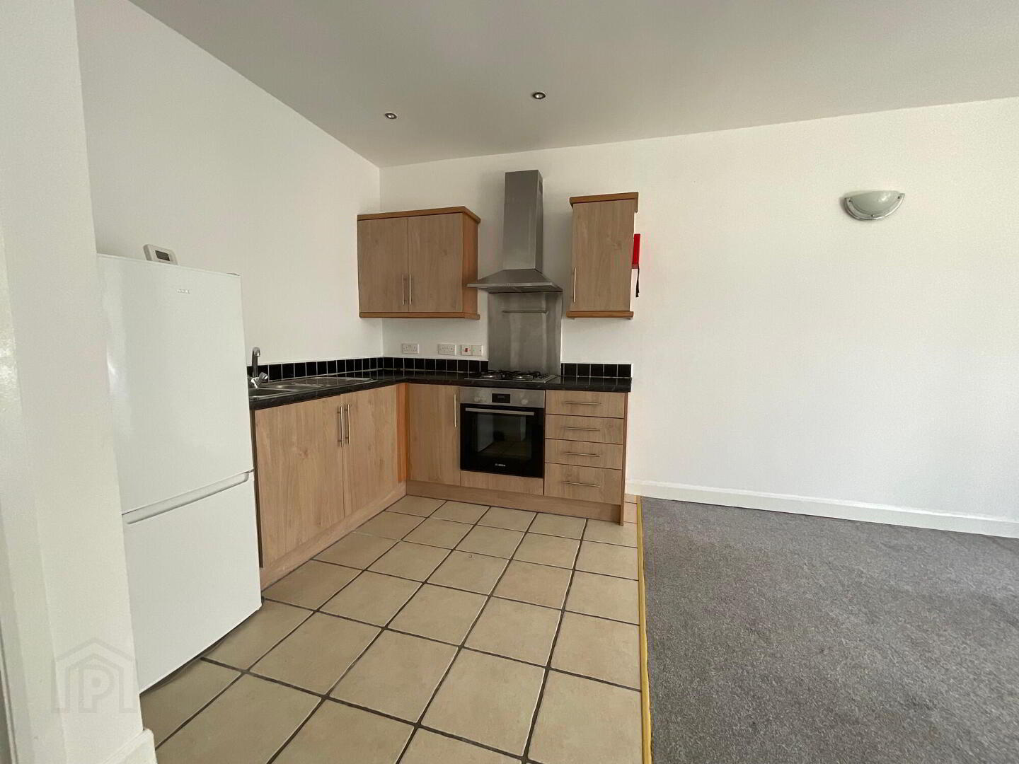 Apt 1, 10 Cliftonville Avenue 3 of 10
