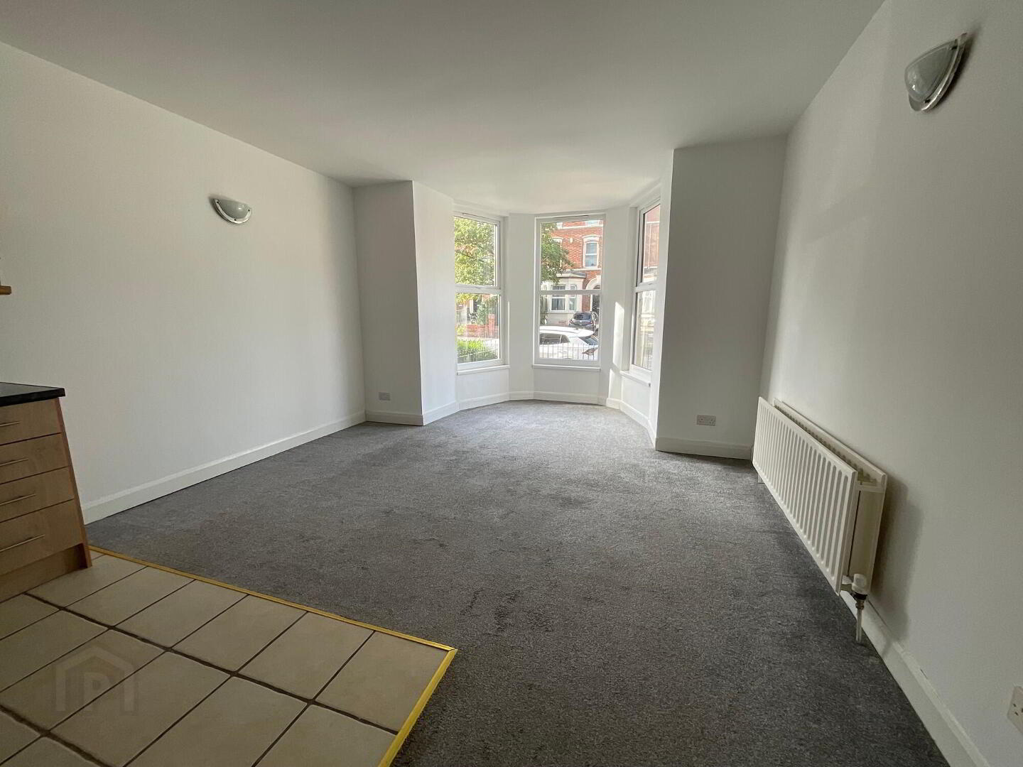 Apt 1, 10 Cliftonville Avenue 2 of 10