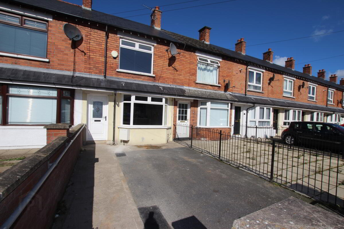 16 York Crescent 1 of 8