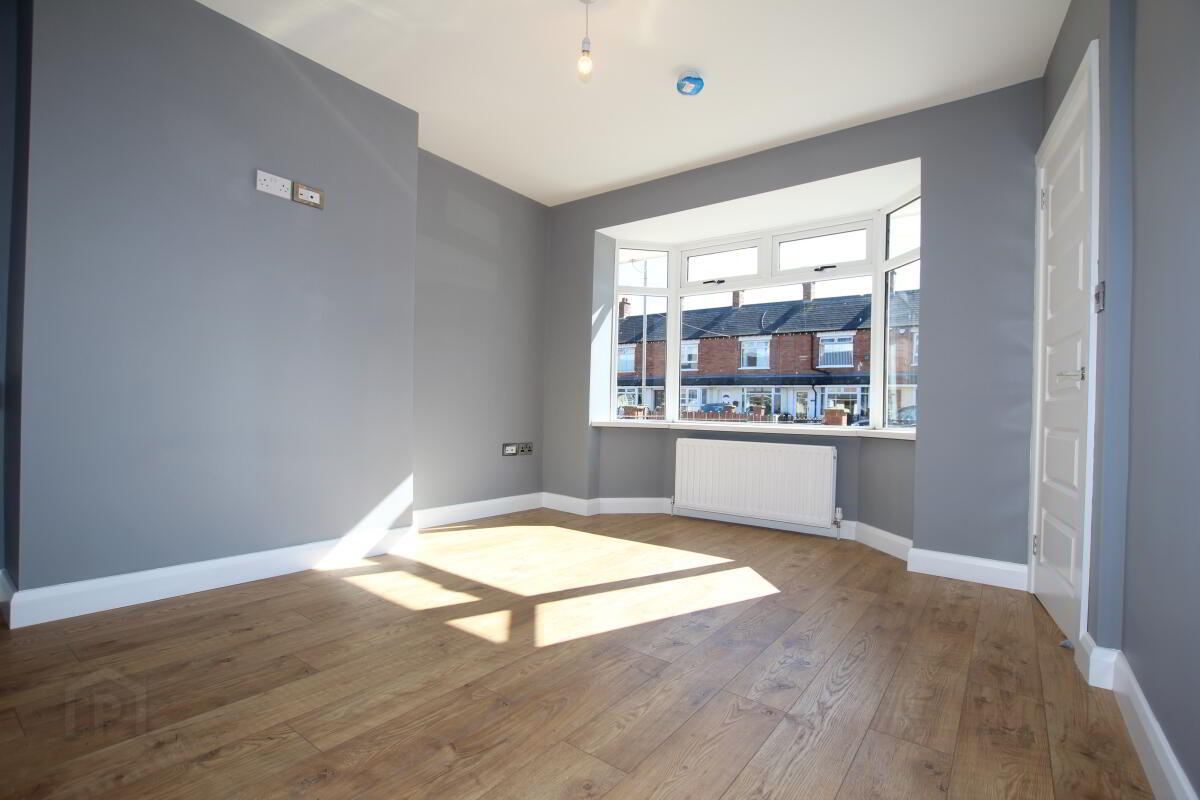 16 York Crescent 2 of 8