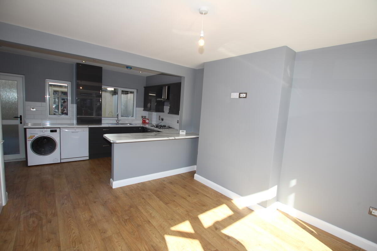 16 York Crescent 3 of 8