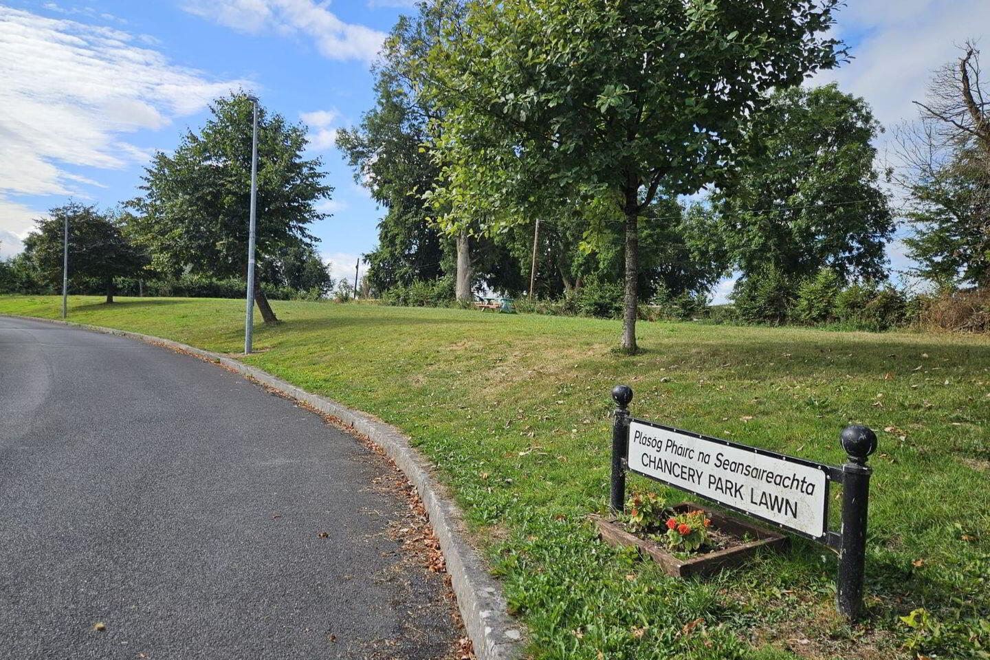 11 Chancery Park Lawn 2 of 5