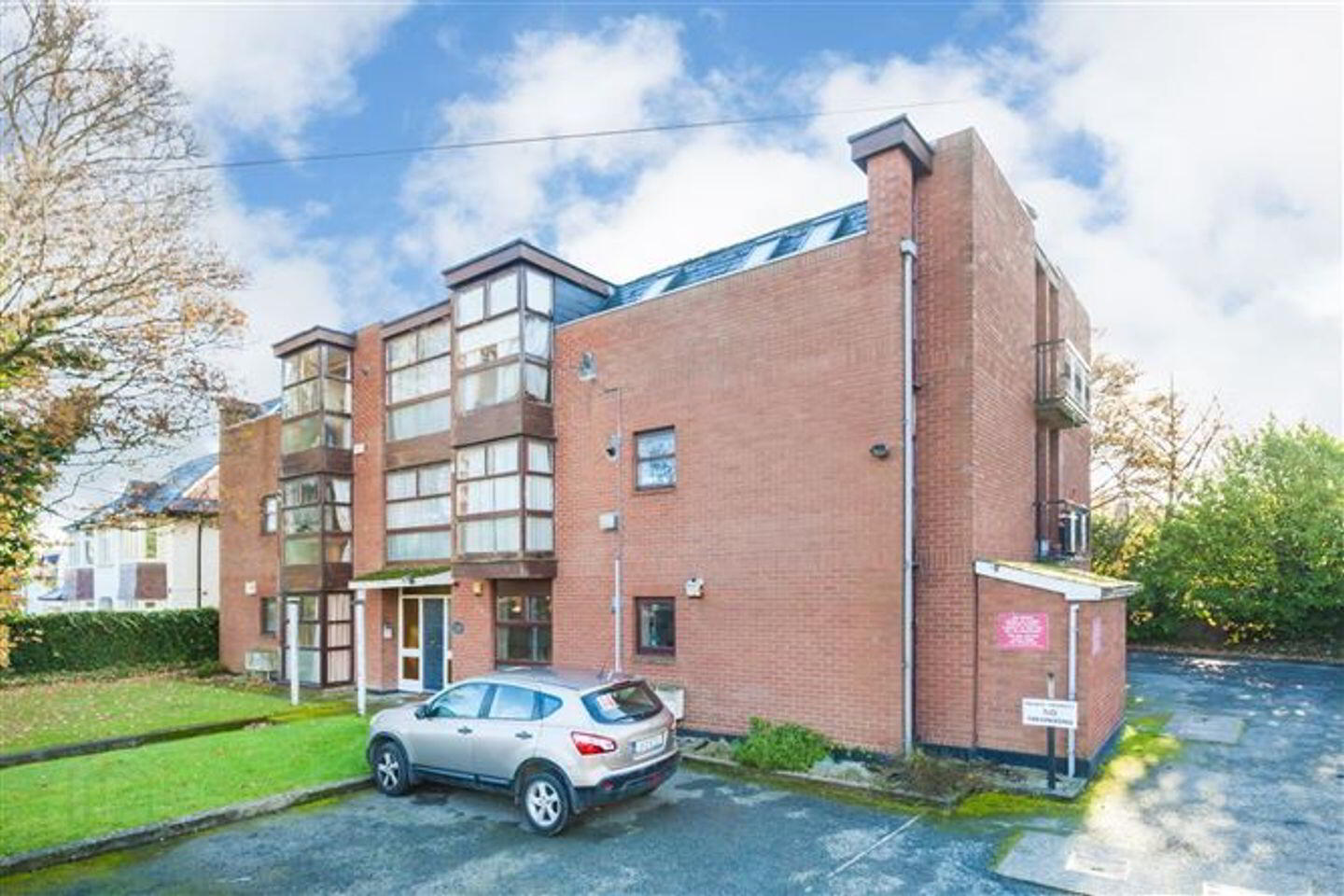 Apartment 6 Sycamore Court 2 of 3