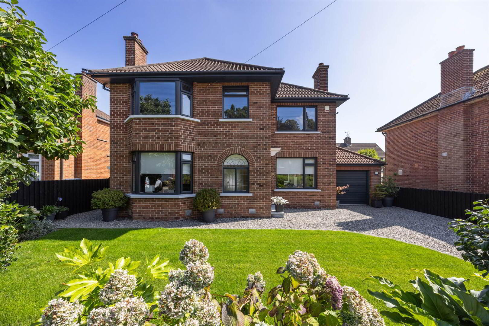 15 Netherleigh Park 2 of 30