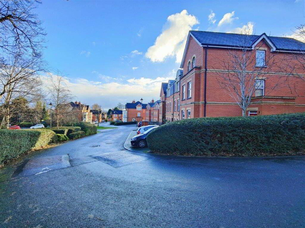 Apt 6, Fortwilliam Demense 22 of 23