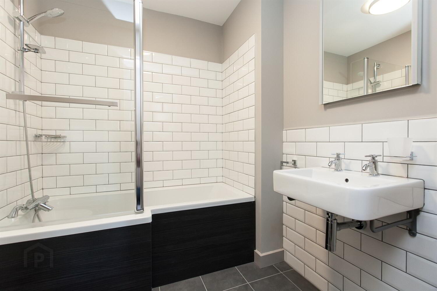 Apt 7, Windsor Road Residence 6 of 7