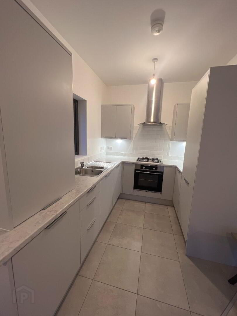 34 Cotton Hall, 5 Faulkner Road 3 of 11