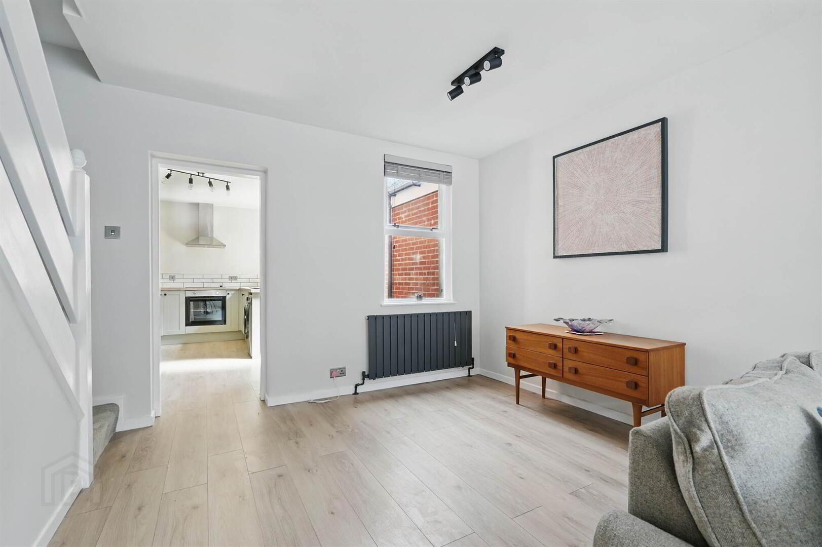 13 Hillfoot Street 3 of 15