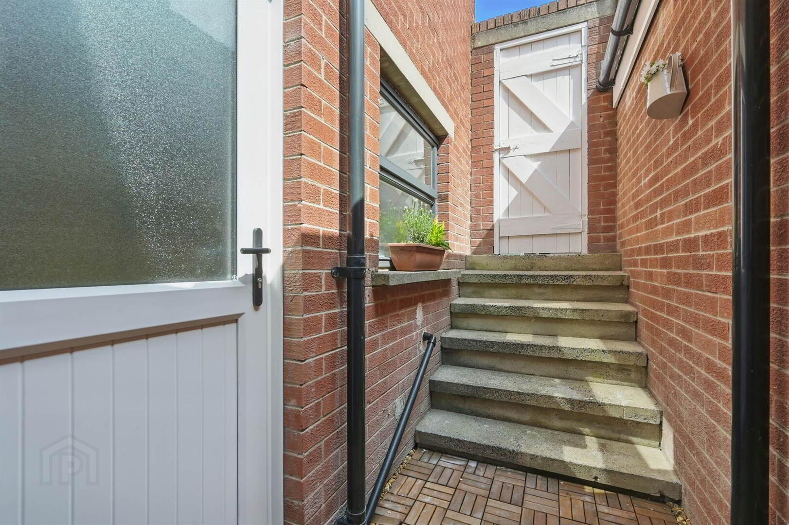 13 Hillfoot Street 15 of 15