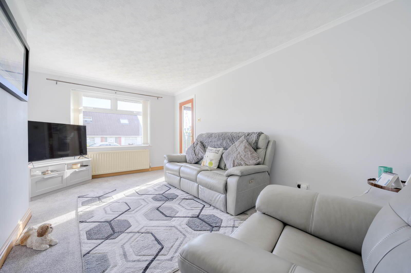 1 Fernbank Close 3 of 20