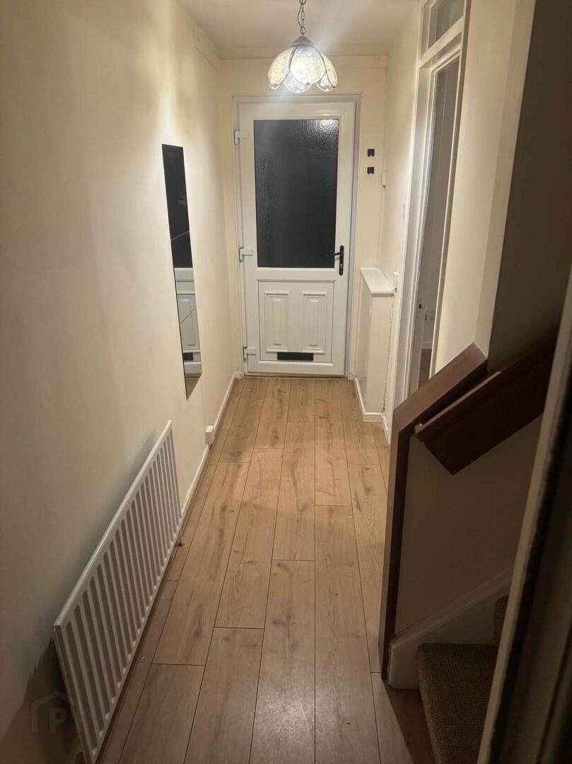32 Baragh Gardens 2 of 7