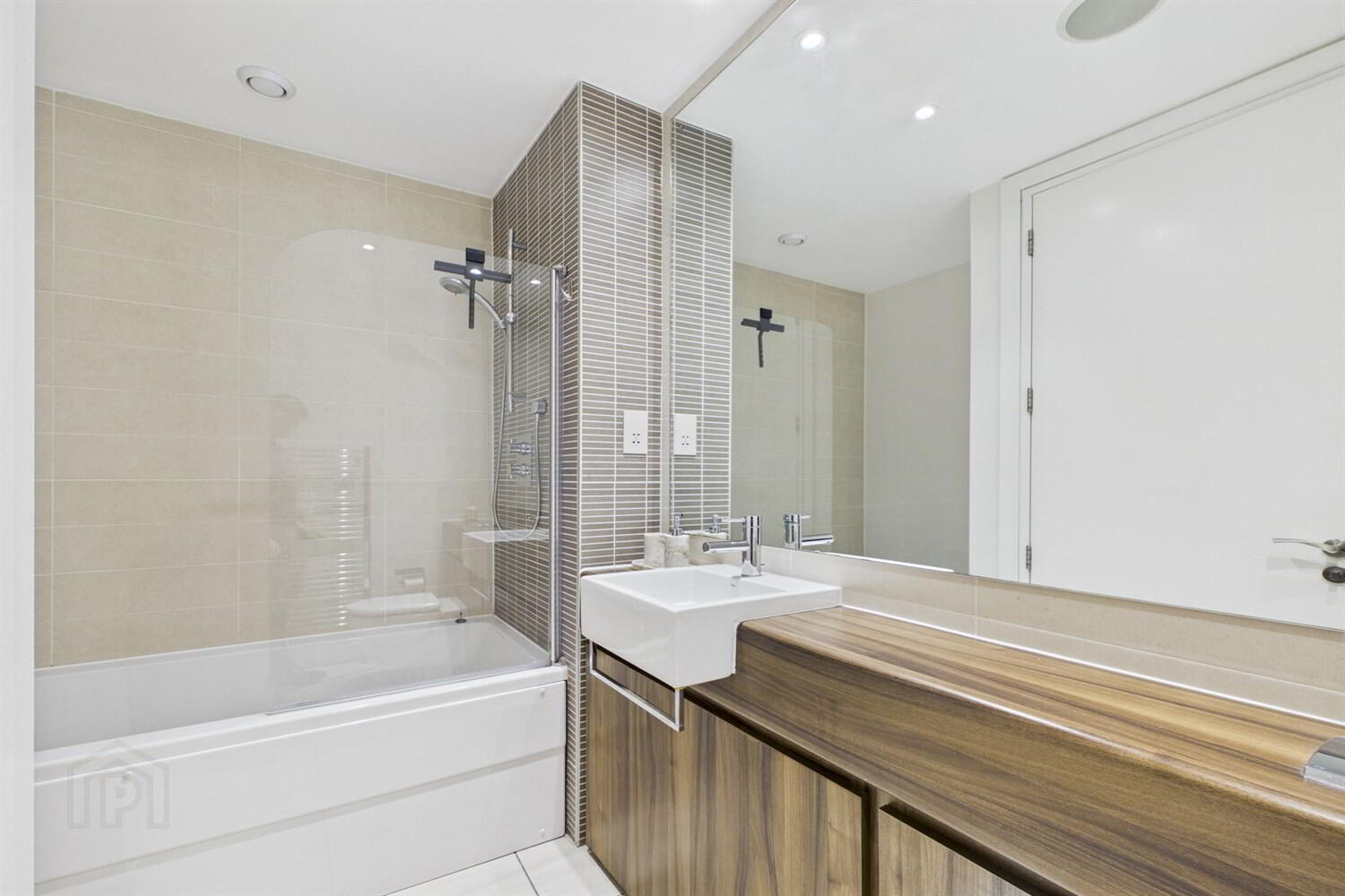 Apartment 7.05 The Arc 2H Queens Road 10 of 11