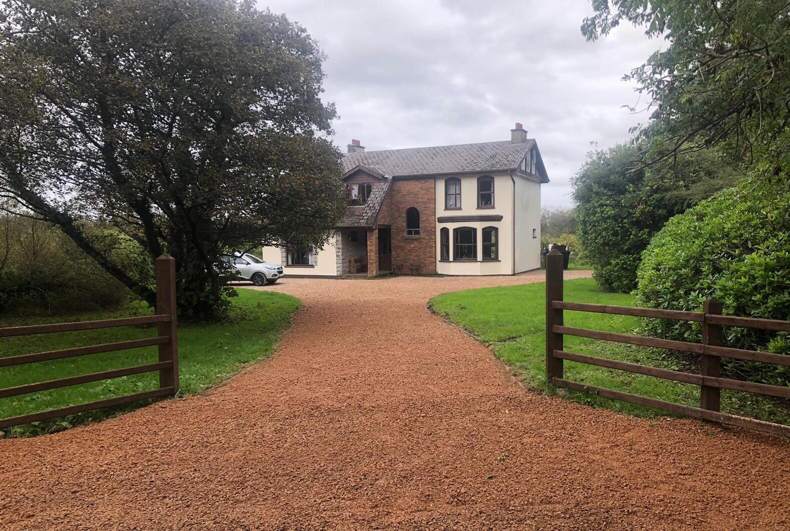 SUBSTANTIAL 5/6 BEDROOM COASTAL HOME, Ballyconnell 2 of 18