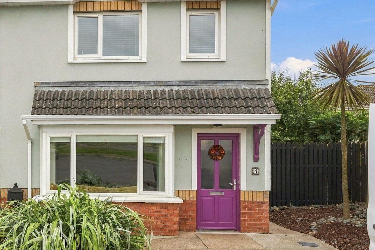 4 Fairfields Close 1 of 18