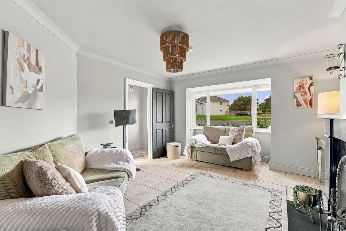 4 Fairfields Close 3 of 18