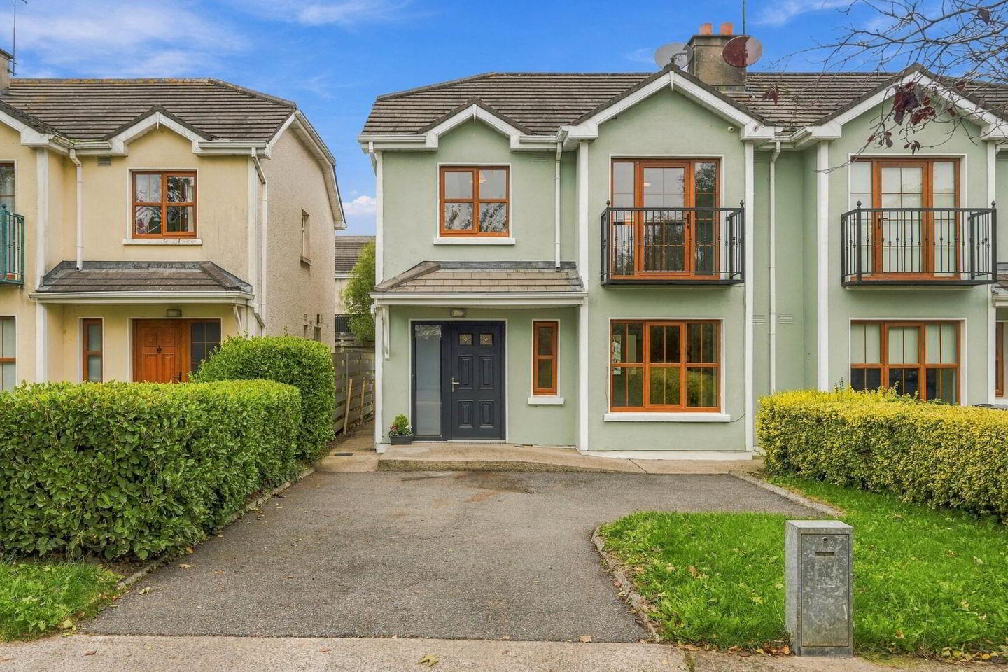 122 Meadowgate 1 of 47