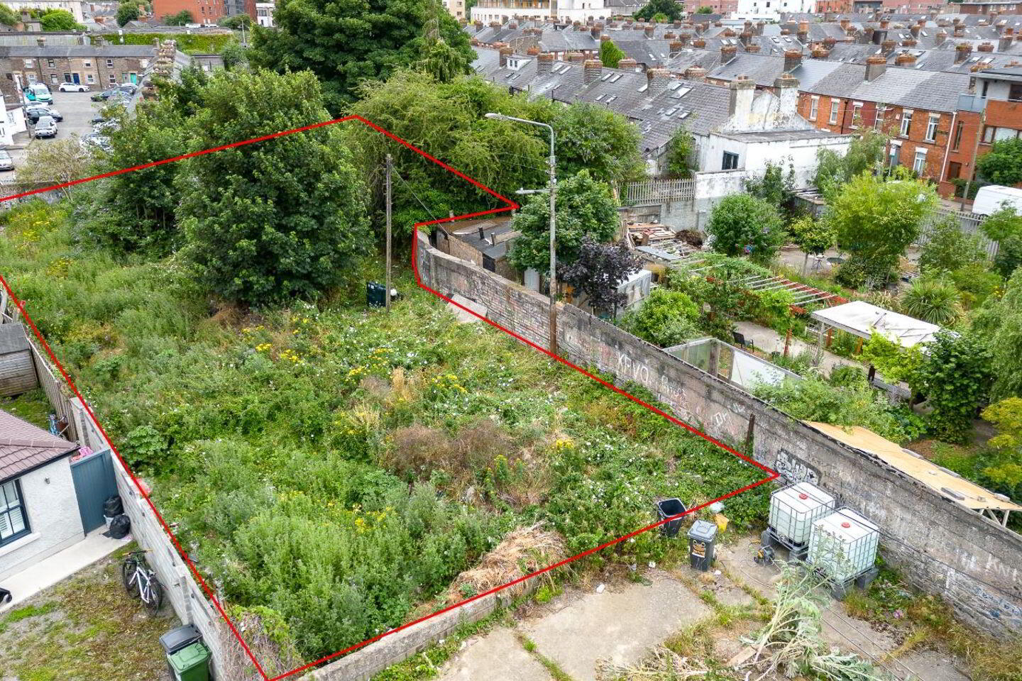 Site, Off Emerald Square 3 of 7