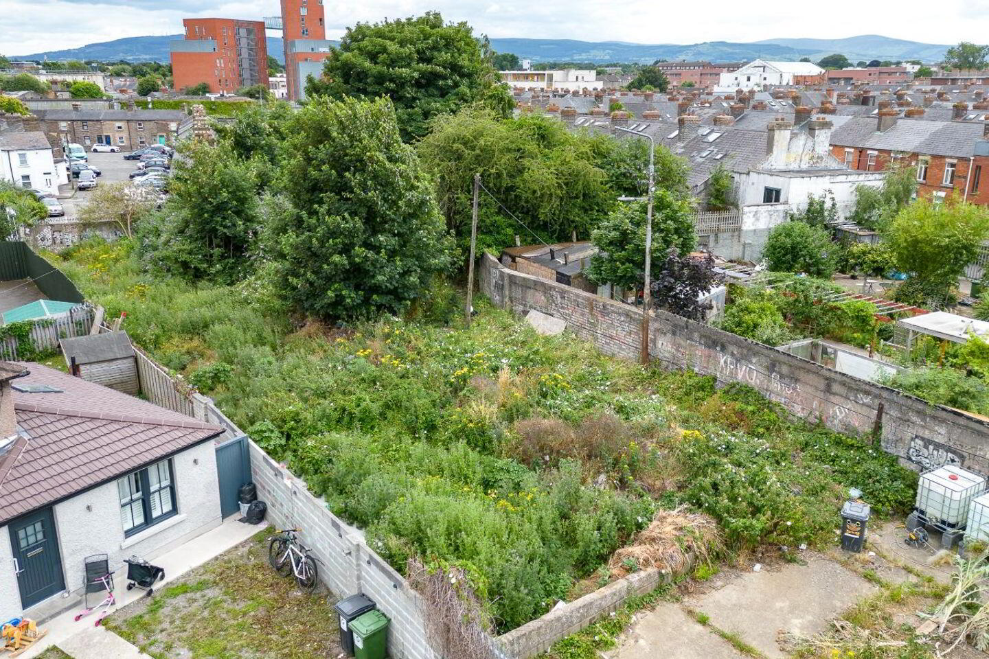 Site, Off Emerald Square 2 of 7