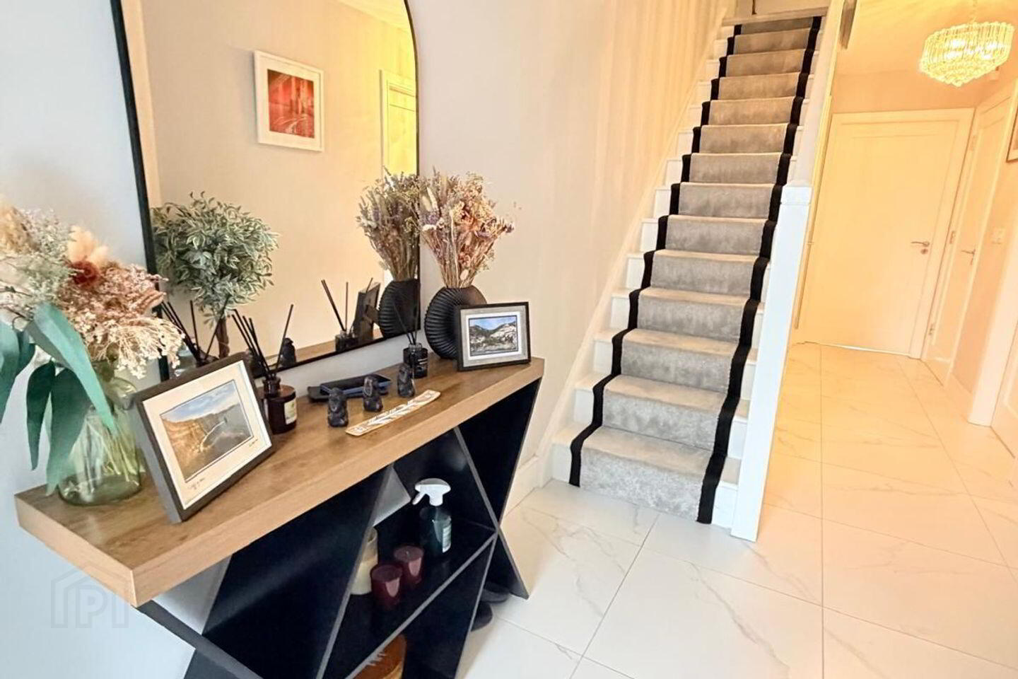 10 Frederick Avenue 3 of 26