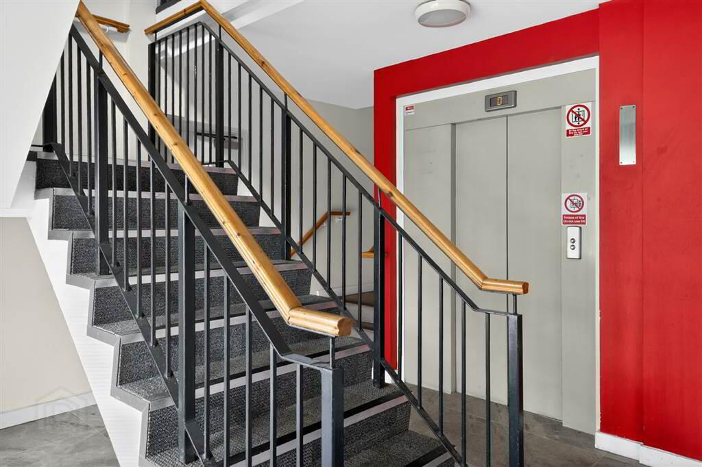 Apt 29, 17 Queens Square 3 of 18