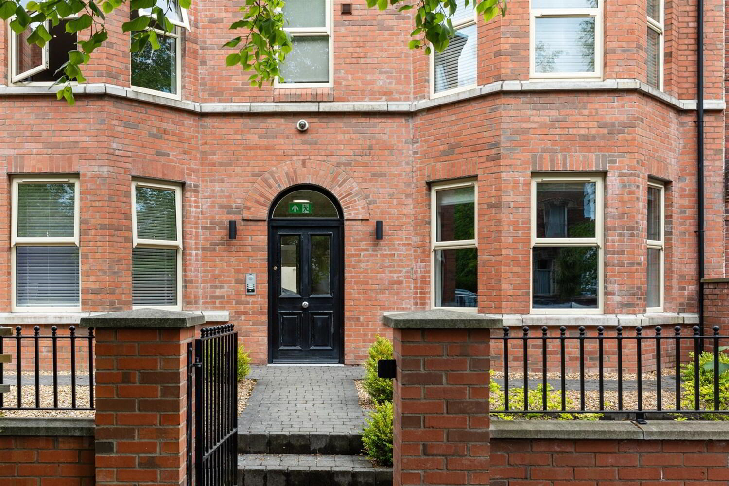 Apt 6, 49 Ulsterville Avenue 2 of 14