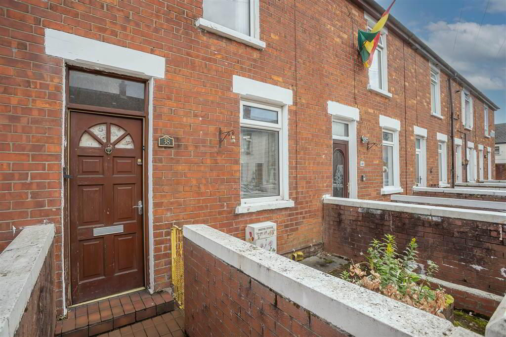 38 St James's Crescent 2 of 22