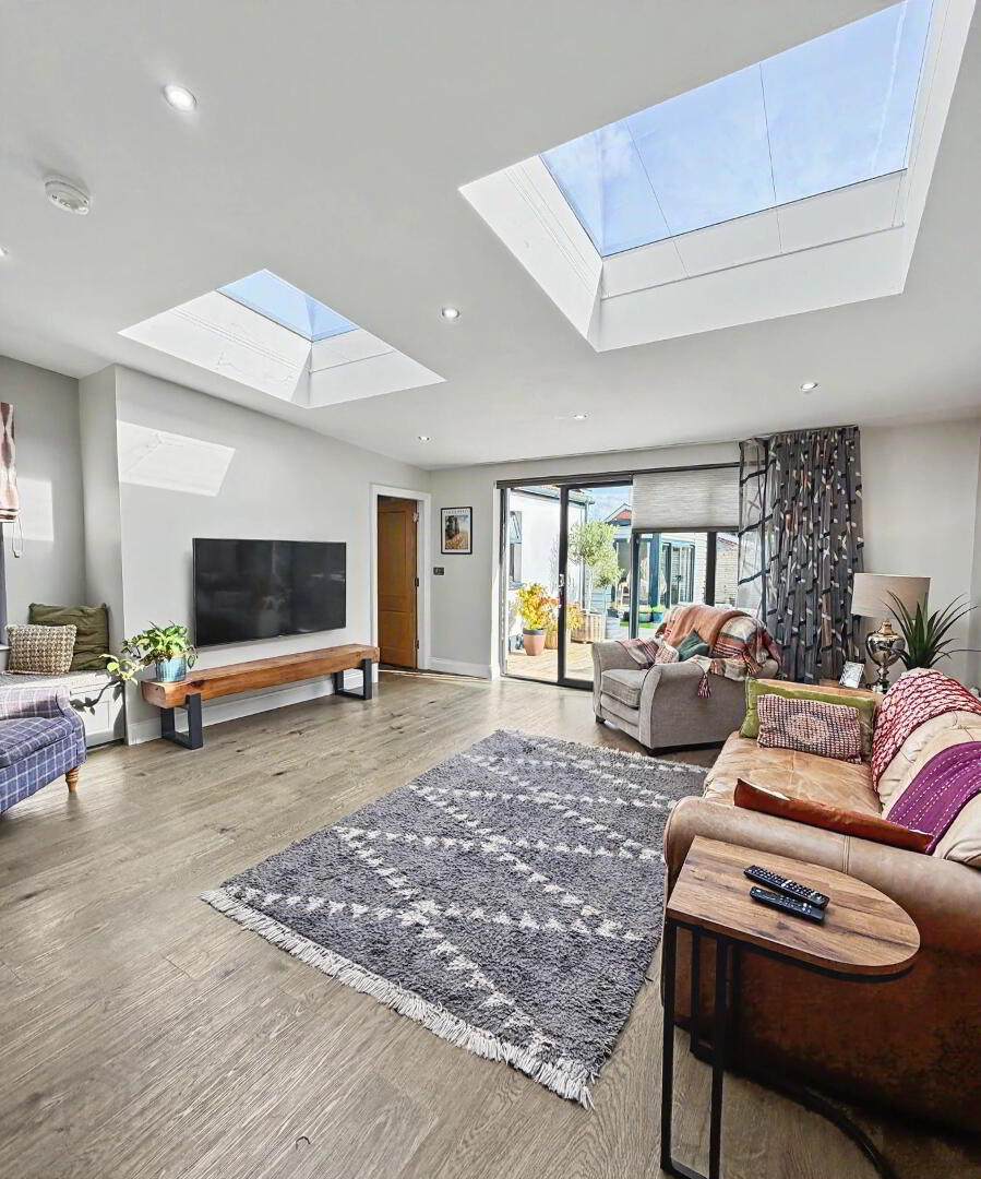 32 Tamworth Crescent 1 of 17
