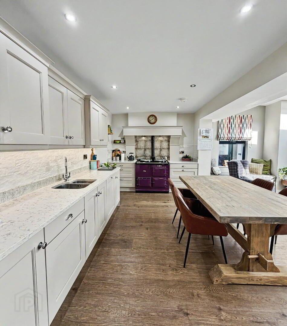 32 Tamworth Crescent 2 of 17