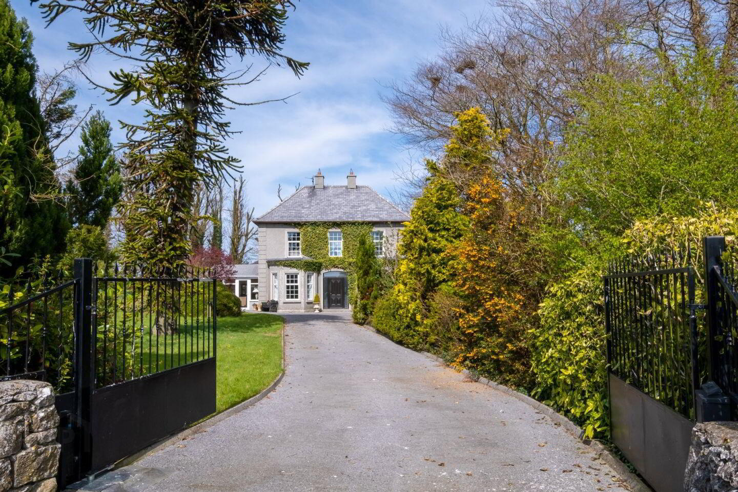 Castlepark House, Clogharevaun 1 of 40
