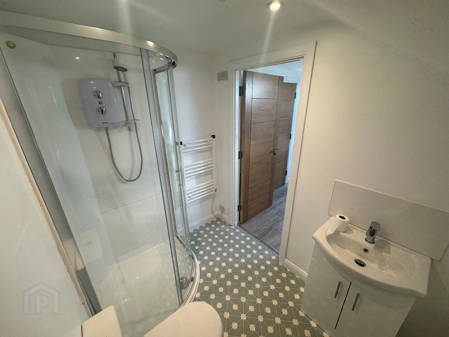 Flat 4, 77 Fitzroy Avenue 7 of 7