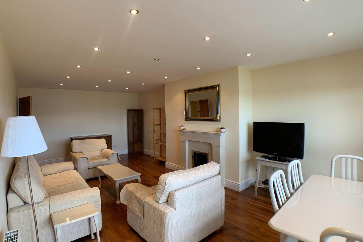 Apartment 6 Mariner's Court 3 of 11
