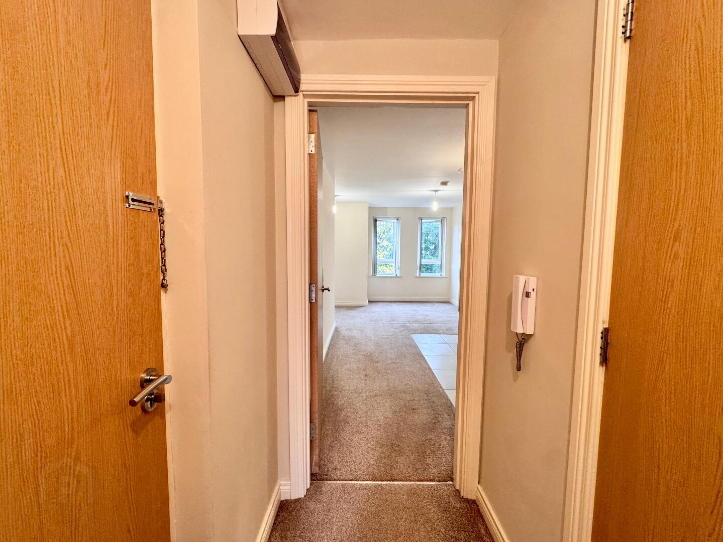 Apt 3, 187 West Circular Road 3 of 14