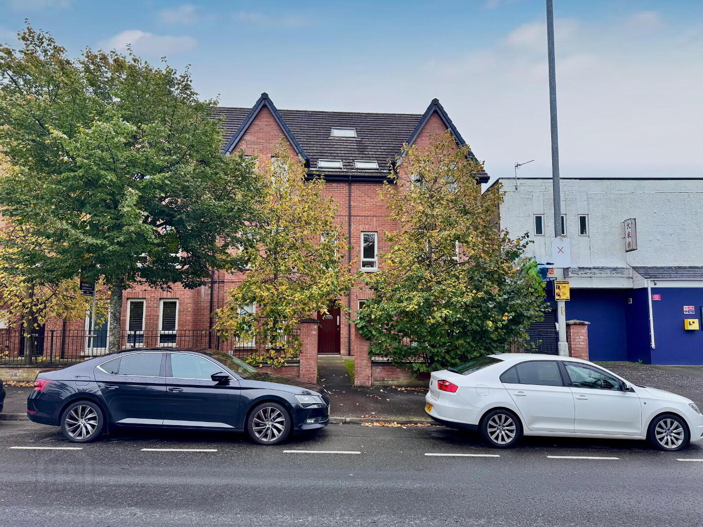 Apt 3, 187 West Circular Road 1 of 14