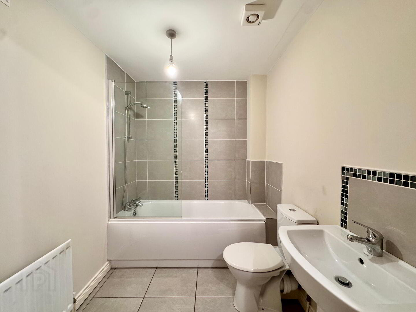 Apt 3, 187 West Circular Road 14 of 14