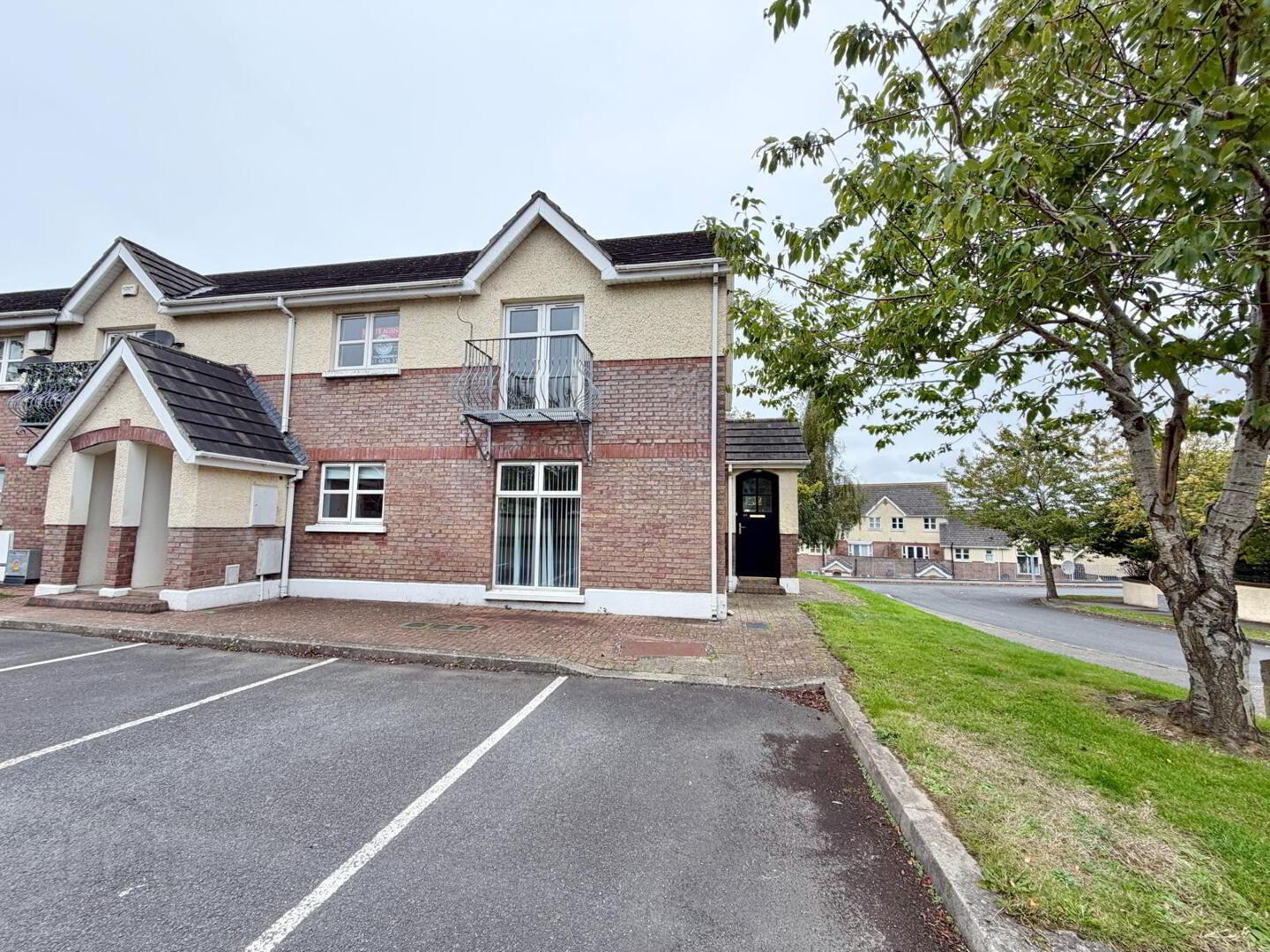 84 Clonmore Hale Street 1 of 12