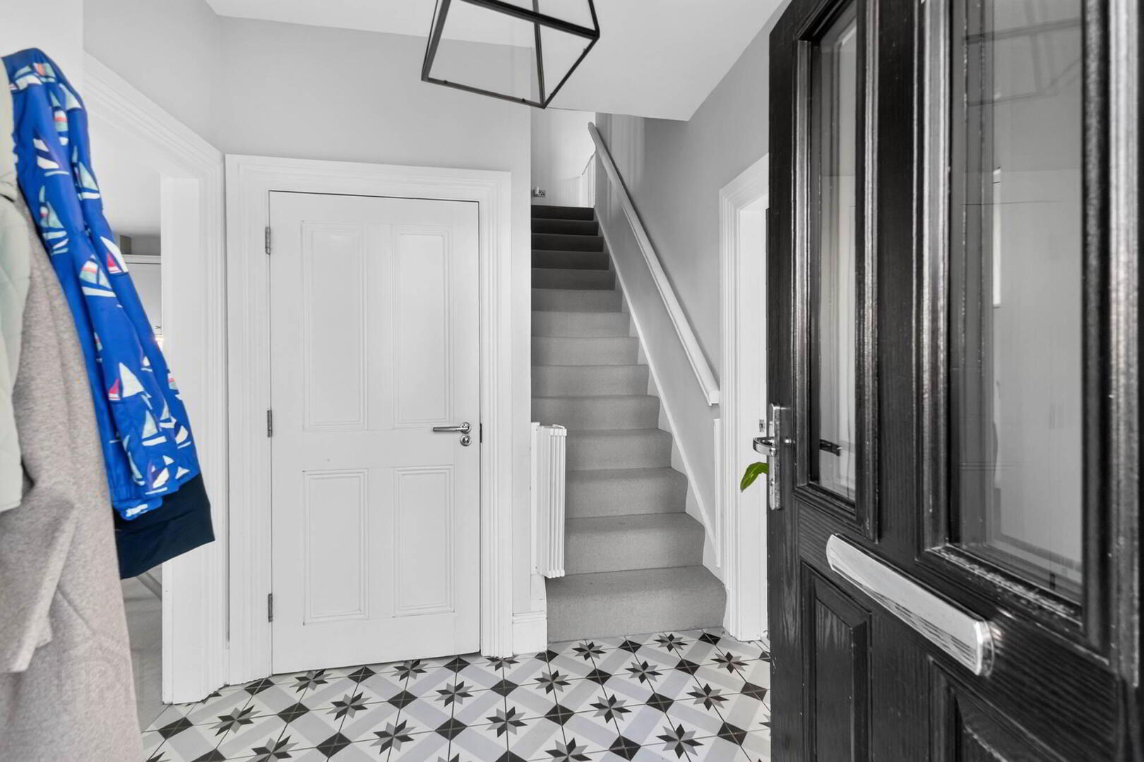 9 Fairfields Manor 3 of 30