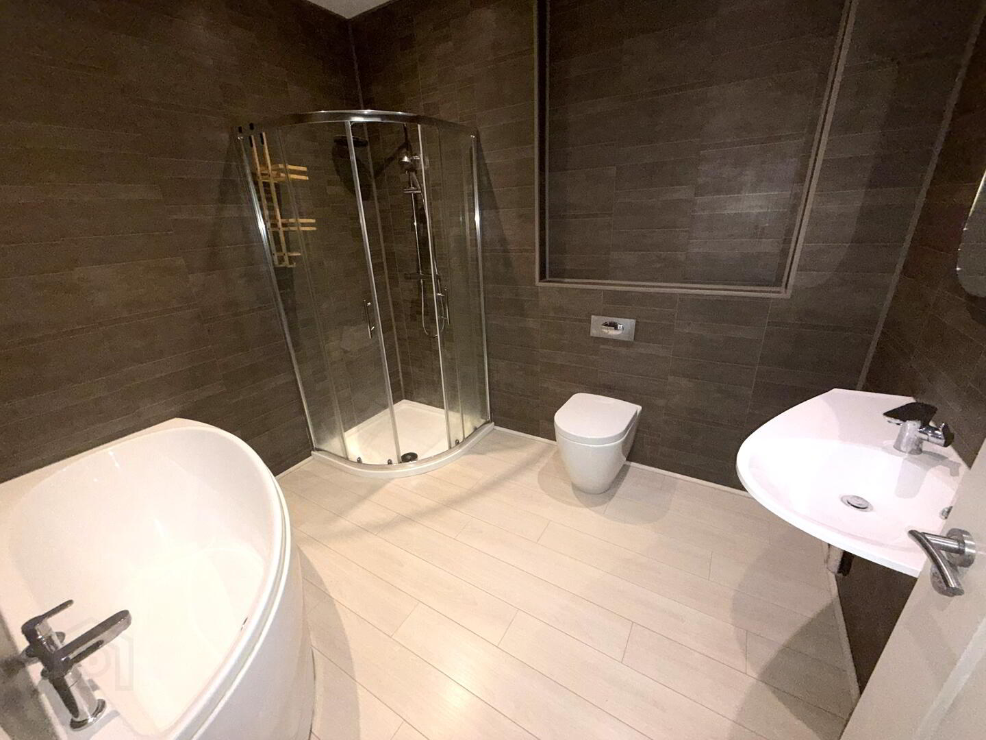 2 Salisbury House, Queen Street 10 of 10