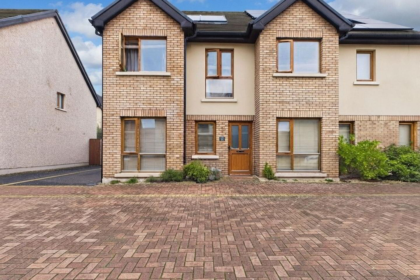 10 Millbourne Drive 1 of 18