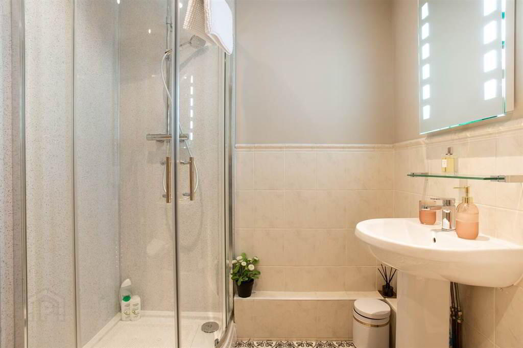 8 Shaftesbury Court 14 of 14
