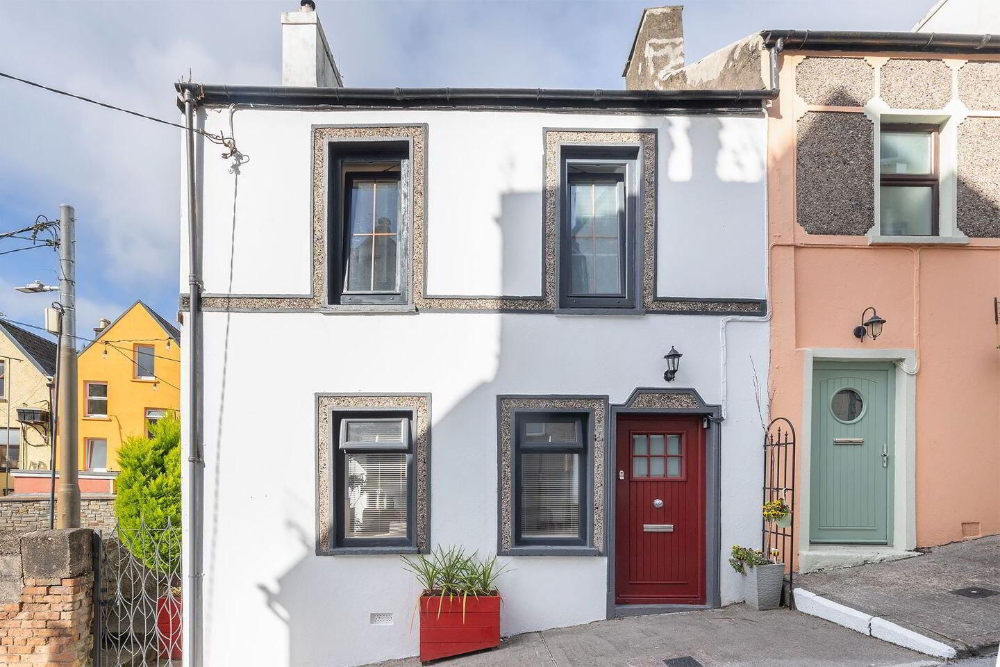 12 Lower Midleton Street 2 of 33